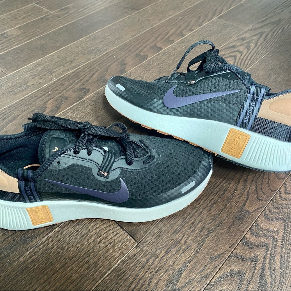Nike Reposto running shoes.